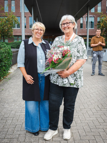 Minister Caroline Gennez zet 5000ste Present-vrijwilliger in de kijker!